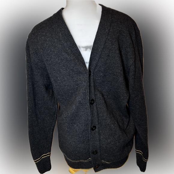 Warner Bros. Sweaters - Harry Potter Authentic Hufflepuff Cardigan - Sz large